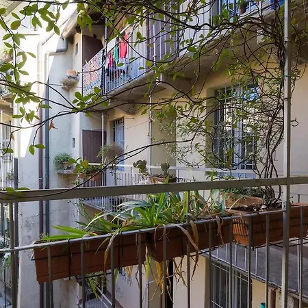 Guesthost - Sant Ambrogio Lovely Flat-3